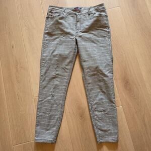 Super cute plaid pants by